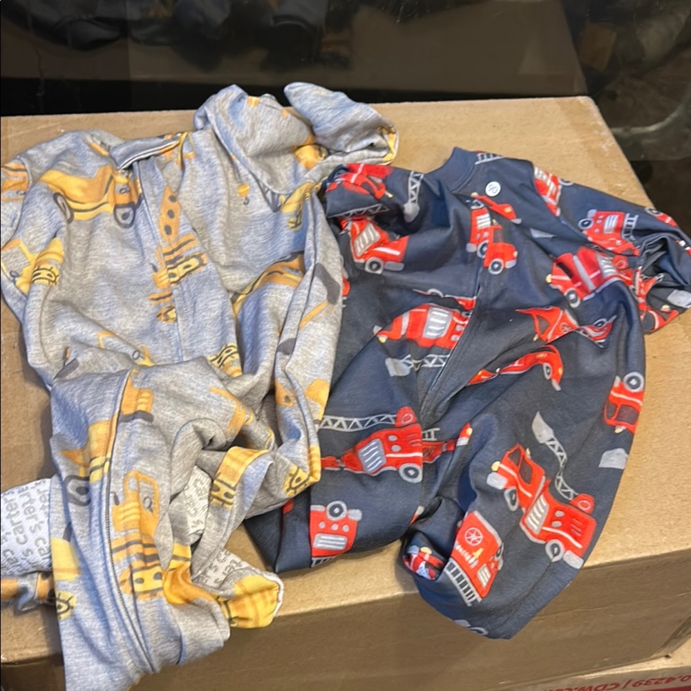 2 nwt  Sz 3t carters fire trucks and construction vehicles sleepers